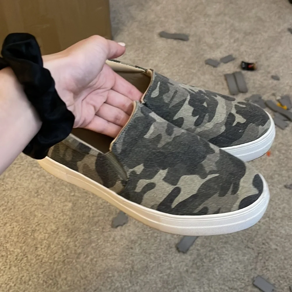 8 Camo Camouflage Slip on Platform Sneakers - Picture 2 of 8